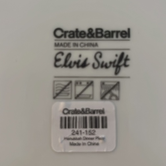 ⭐️Host Pick ⭐️ Elvis Swift Christmas Plate - Picture 2 of 3